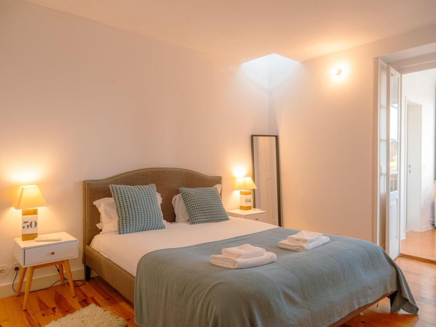 Luxurious Loft : Bridge-view Rooftop | By Airnest Lejlighed Lisboa