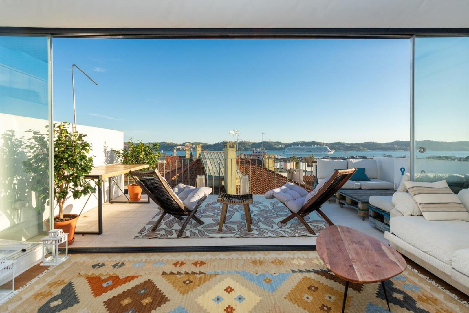 Luxurious Loft : Bridge-view Rooftop | By Airnest *